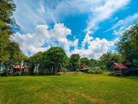 ขายที่ดินทำเลทองพร้อมสิ่งปลูกสร้าง บนเนื้อที่ 18 ไร่ 2 งาน 19 ตาร