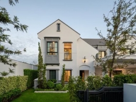 บ้านหรูหลังมุม สไตล์ฝรั่งเศส ใจกลางย่าน New